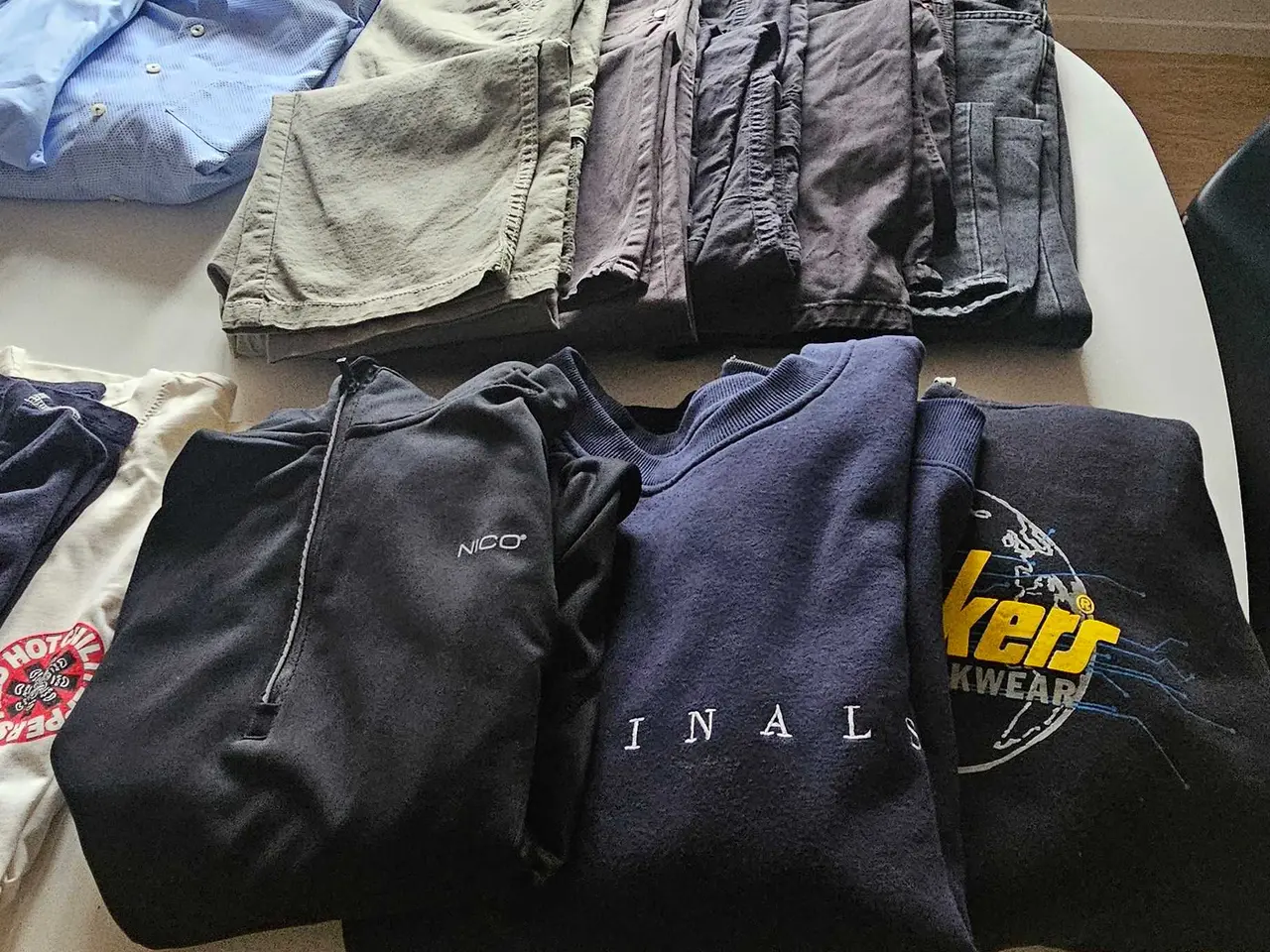 Billede 1 - Større tøjpakke sælges L/xl