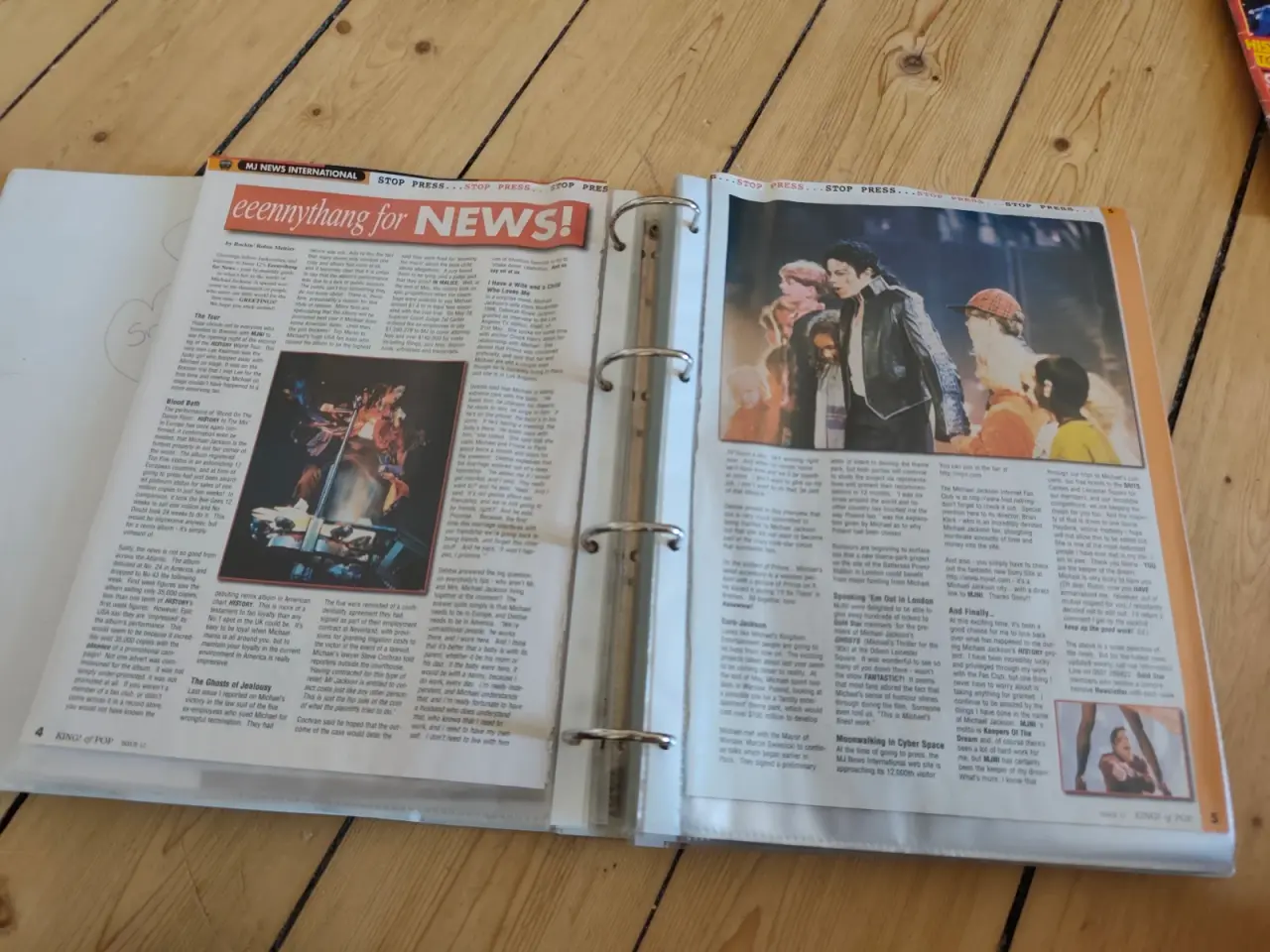Billede 2 - Hvid ringbind med Michael Jackson