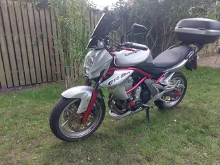 Velholdt Kawasaki ER6n