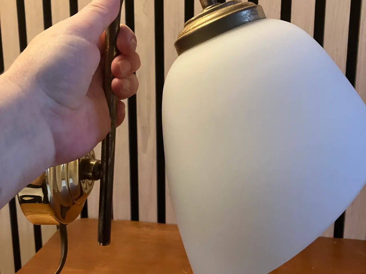 Billede 3 - Væglampe med opal glasskærm og messing