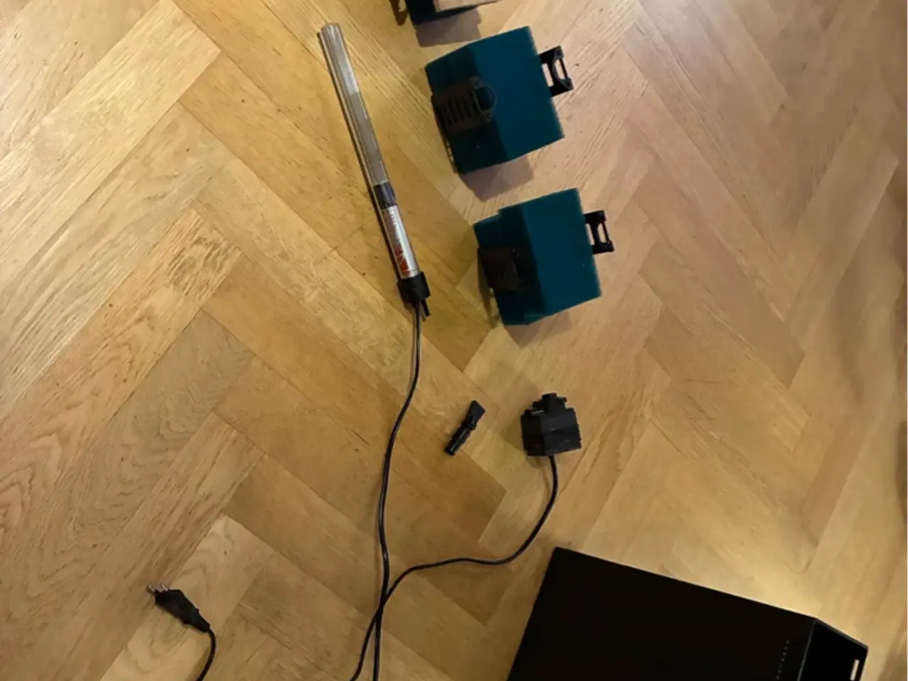 Billede 4 - Indvendig pumpe/filter fra Akvastabil