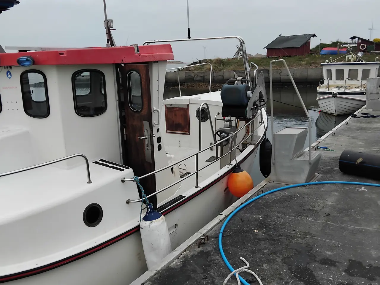 Billede 2 - fiskebåd og motorbåd