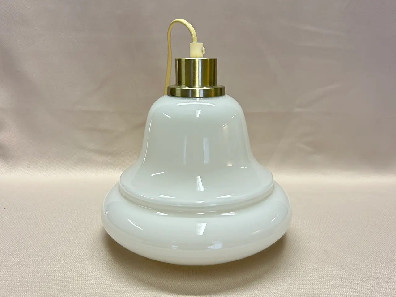 Billede 1 - Holmegaard pendel, klokkependel i opalglas, 20 cm.