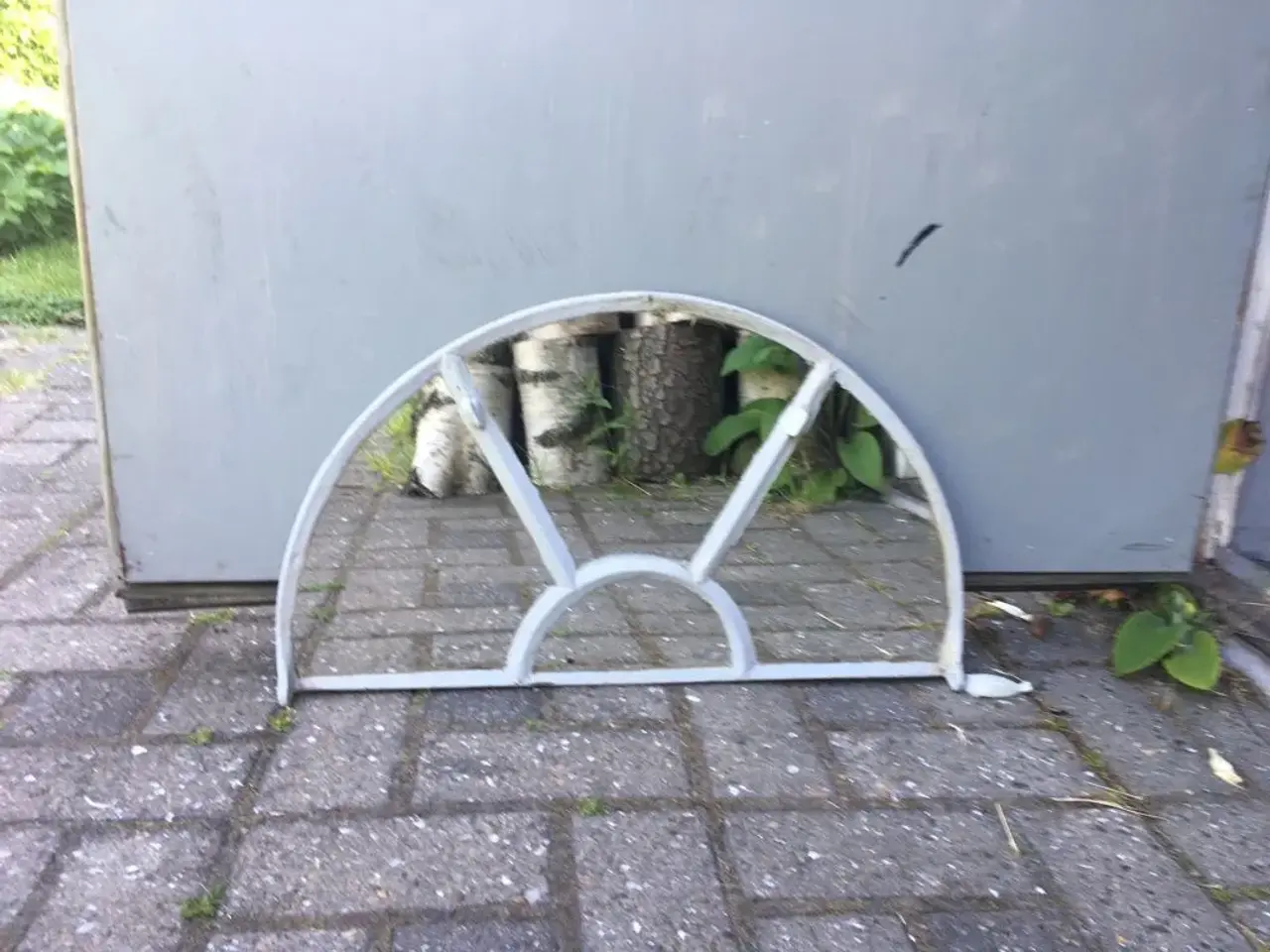 Billede 1 - Støbejernsvindue med spejl