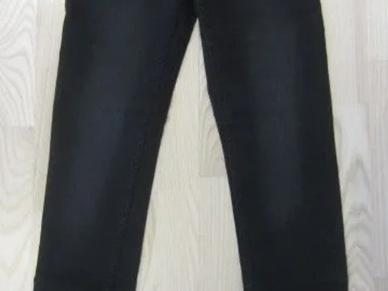 Billede 1 - Str. 36, HELT NYE elastiske sorte jeans