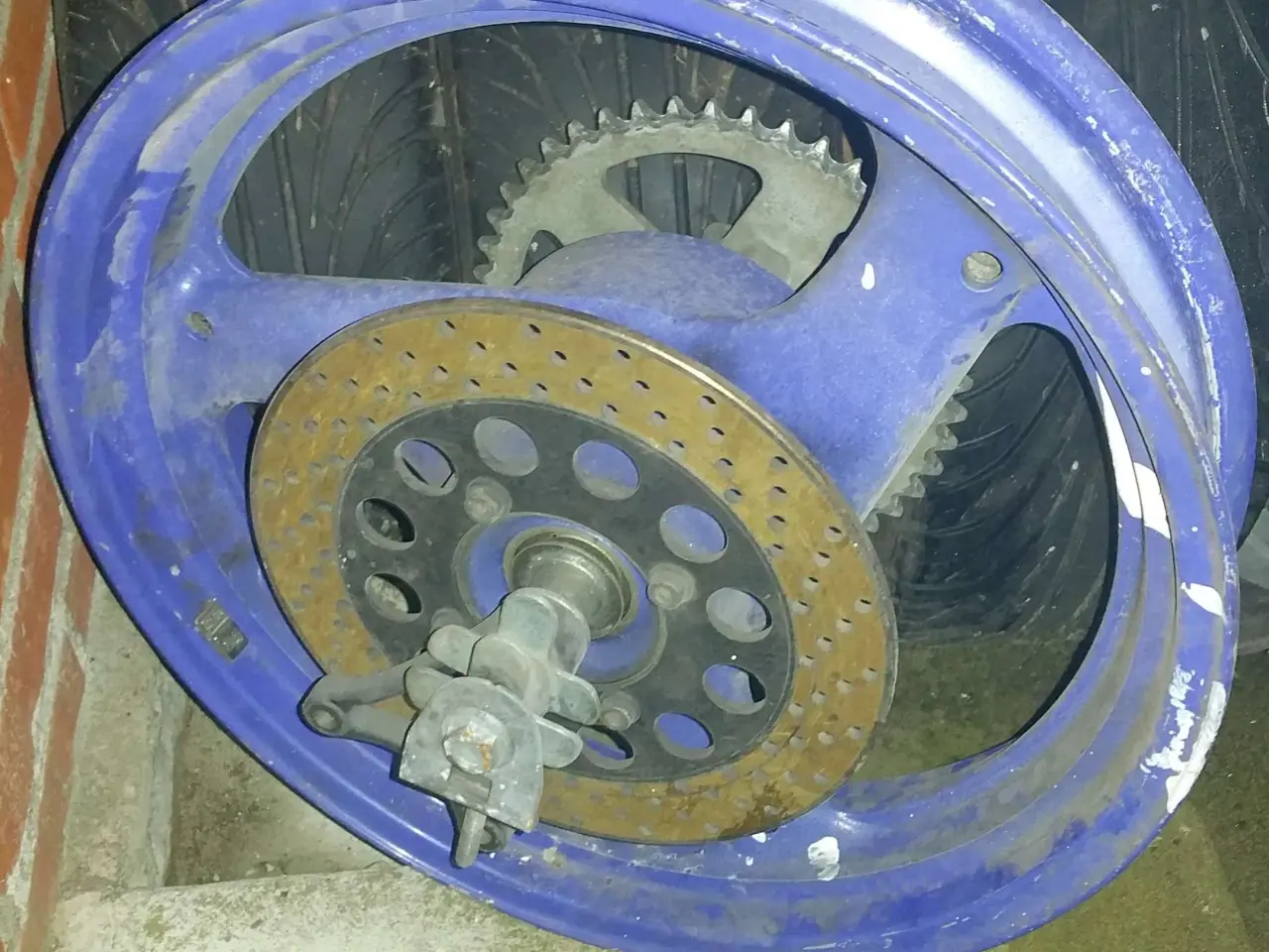 Billede 3 - Suzuki GSX 750 F årg. 88-97 Baghjul komplet