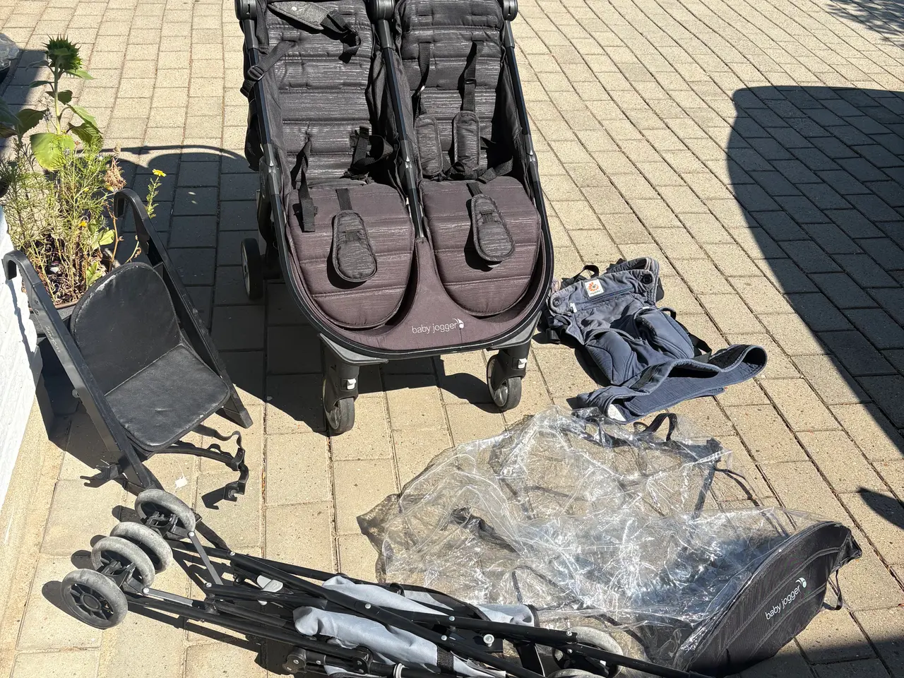 Billede 1 - Babyjogger med udstyr til
