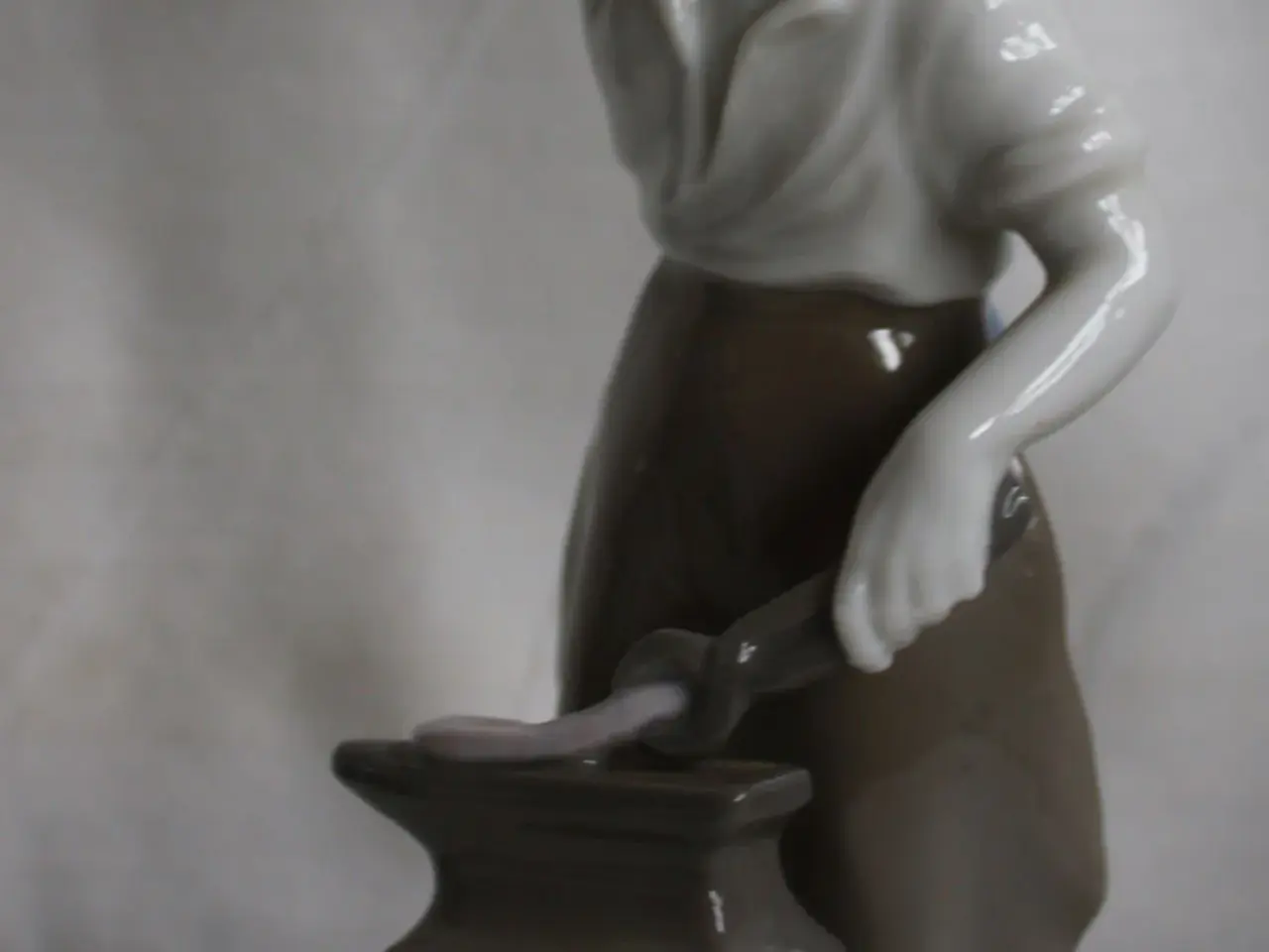 Billede 3 - Porcelænsfigur af smed