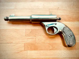 Antik Dolla luftpistol