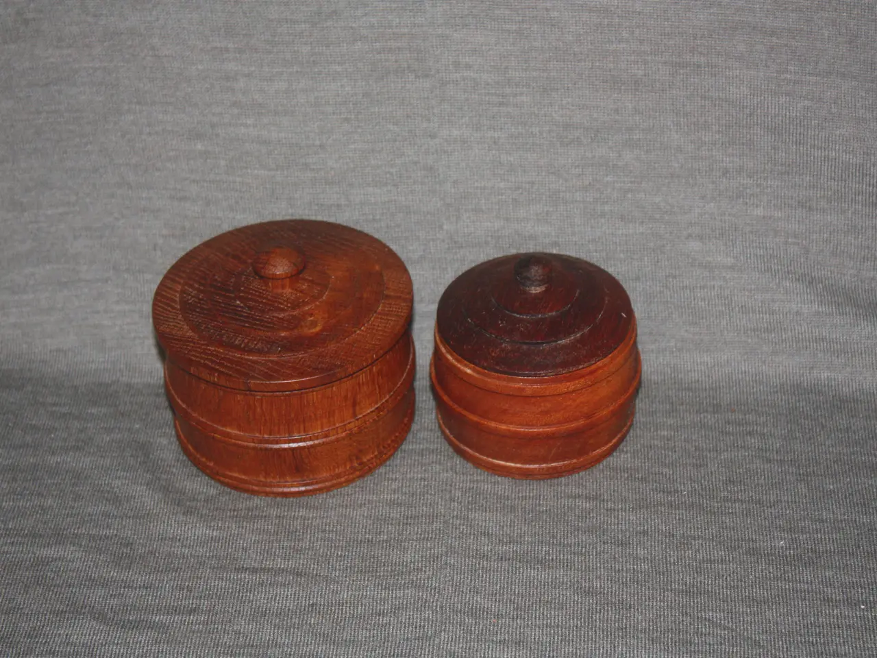 Billede 1 - 2 stk. træ skrin diam. 8,5 cm og 7 cm
