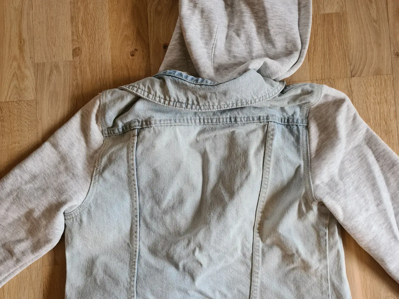 Billede 3 - Super fed denim jakke