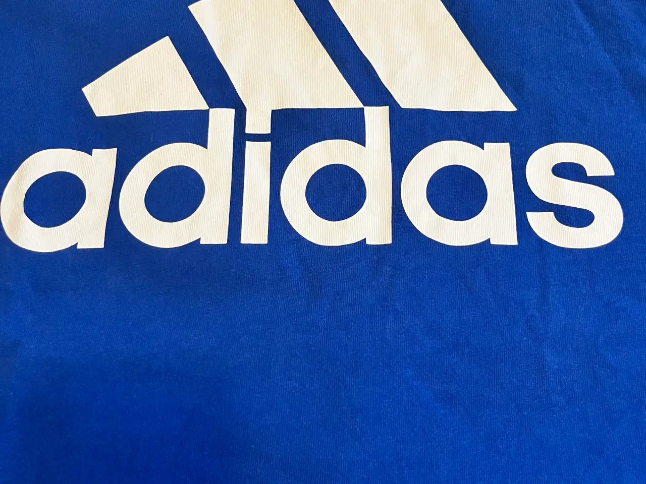 Billede 3 - T-shirt fra Adidas. 