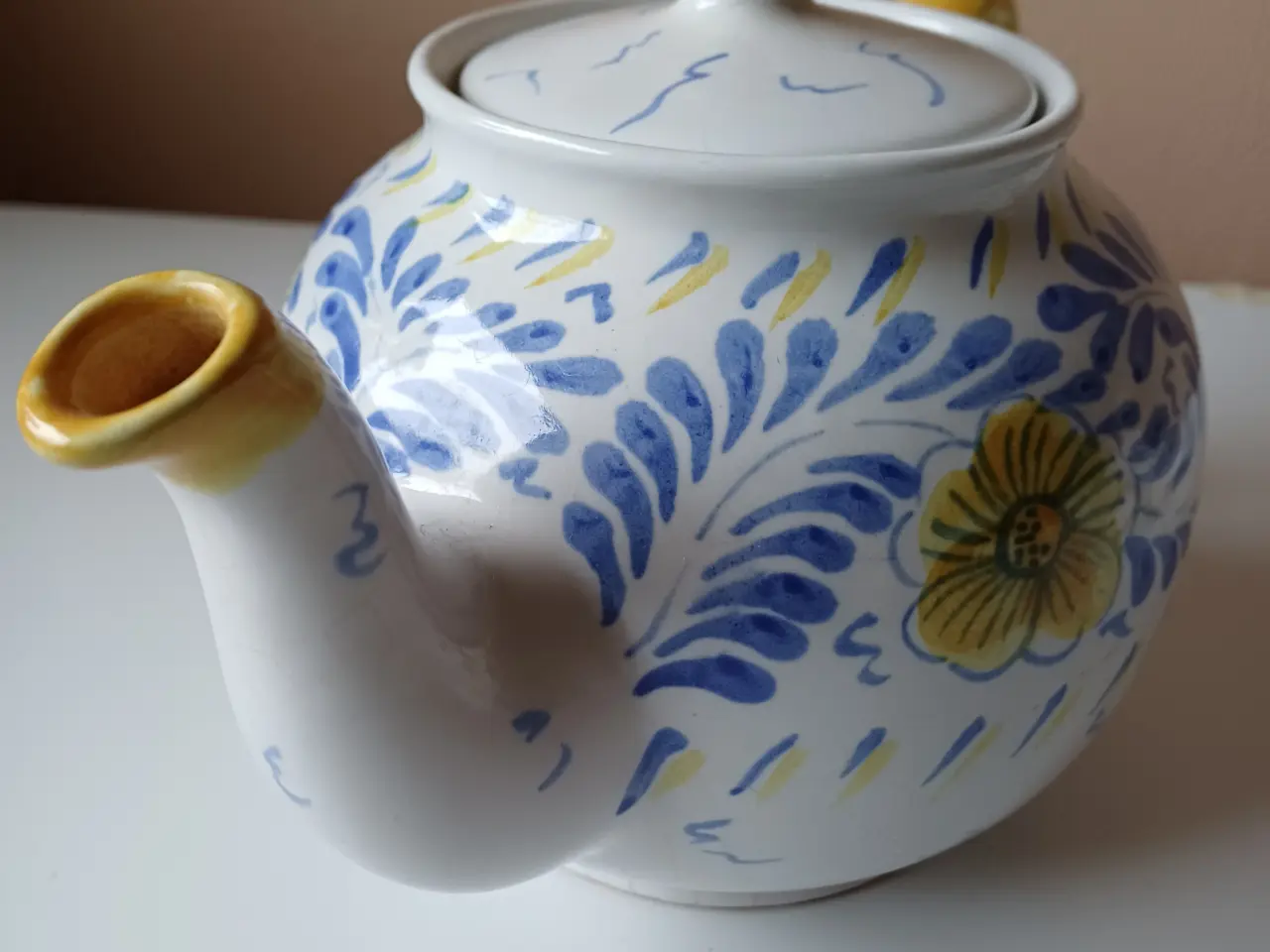Billede 2 - Tekande porcelæn hvid med blå og gule blomster 
