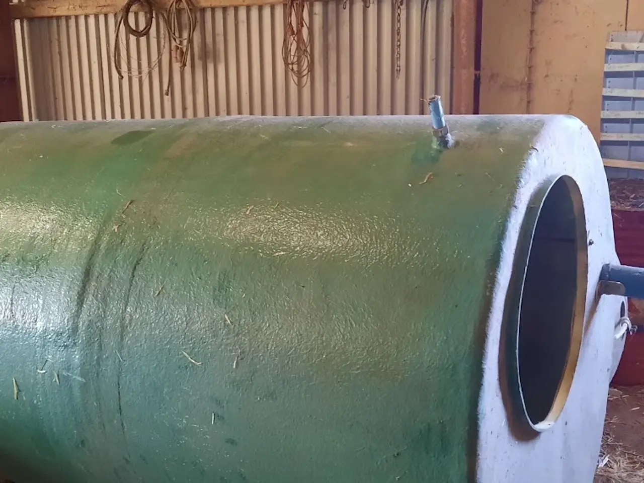 Billede 3 - Vandtank 2700L til marksprøjte, med 2" afgangstus