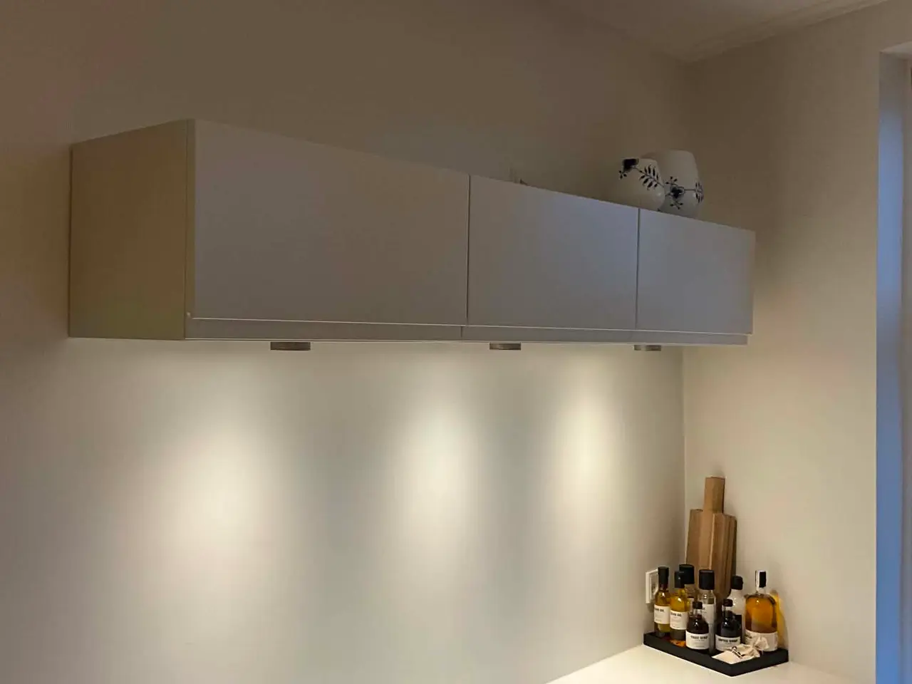 Billede 4 - 3 stk. HTH Next Hvid overskabe 60 cm inkl.  spots