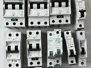 Siemens 5SX2 5SL61 MCB Breaker parti C2 C4 C6 C10