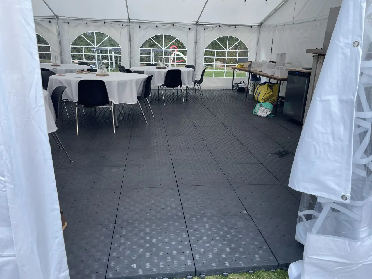 Billede 3 - Udlejning af gulv til partytelt