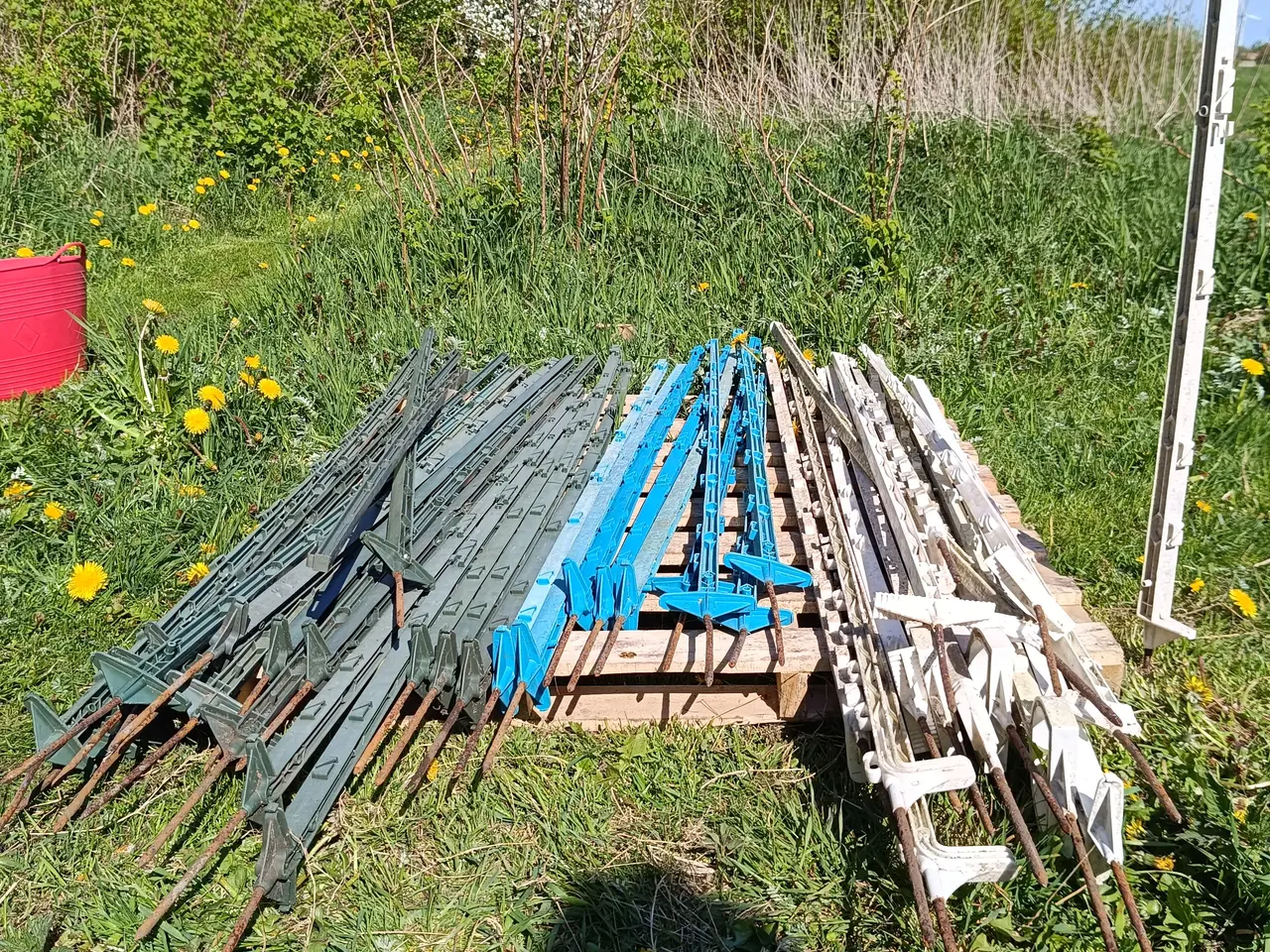 Billede 3 - Hegnspæle, hegnsbatteri mm.