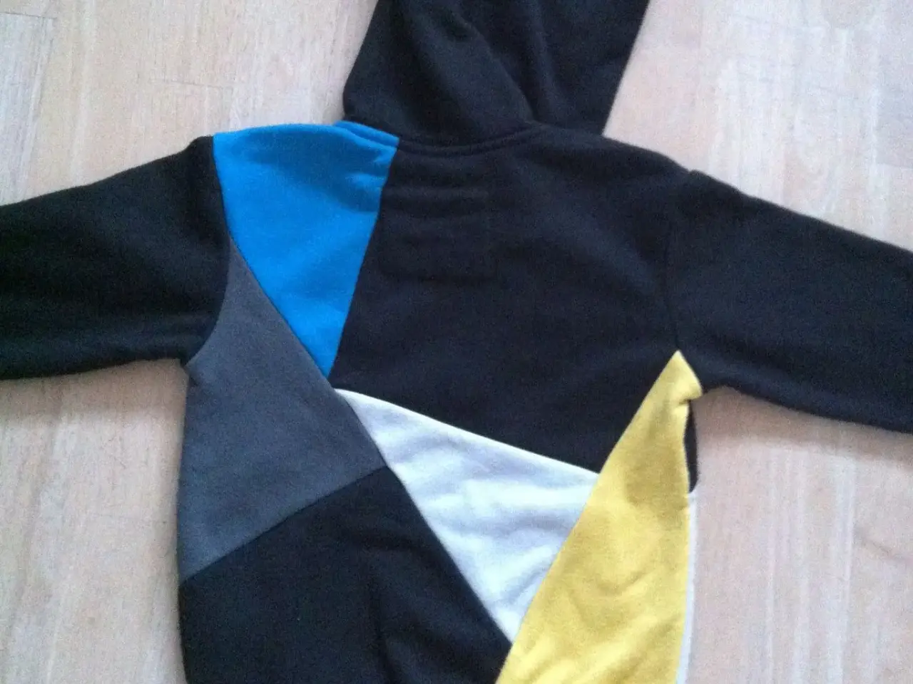 Billede 3 - Desigual hatte trøje str 3-4 år, 30kr