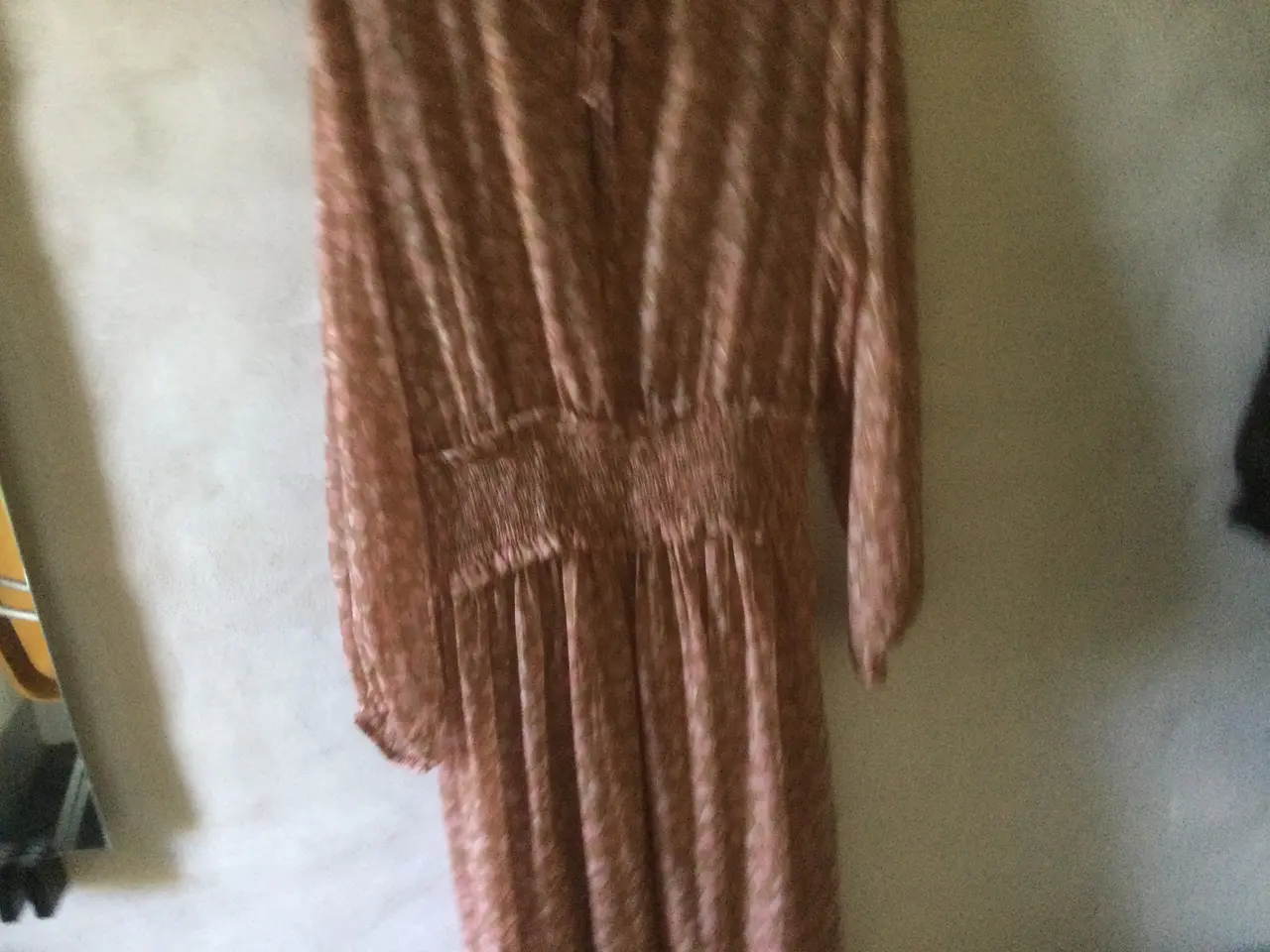 Billede 2 - Sofie Schnoor kjole i Rosa og beige, str M