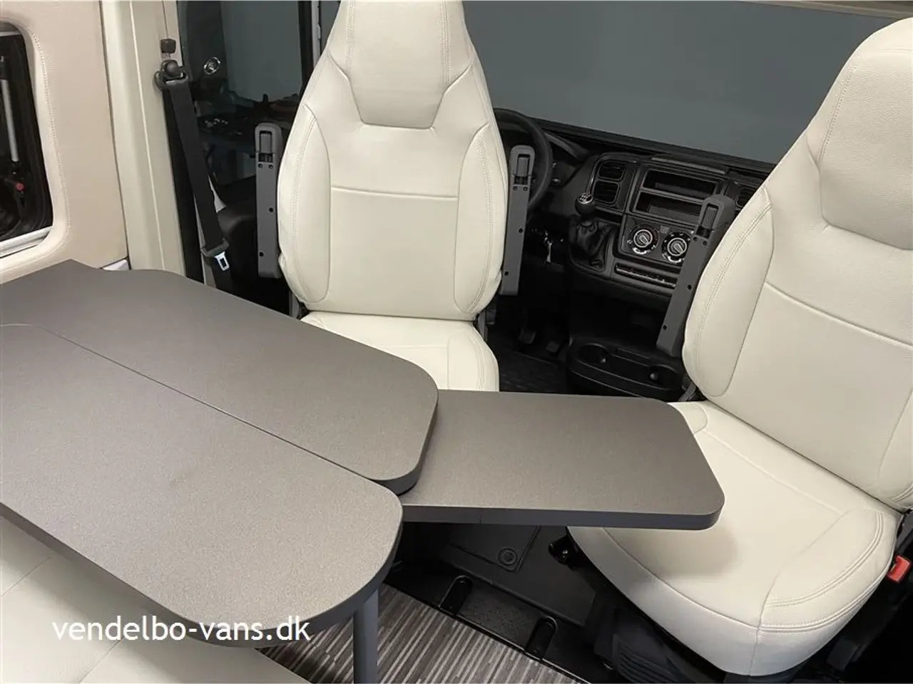 Billede 13 - 2025 - McLouis Menfys Van 03 S-Line Campervan med dobbeltseng UNDER 6 meter