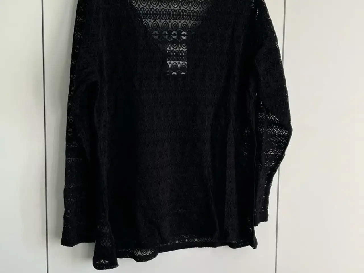 Billede 2 - Sort blonde bluse fra Vila Evoked