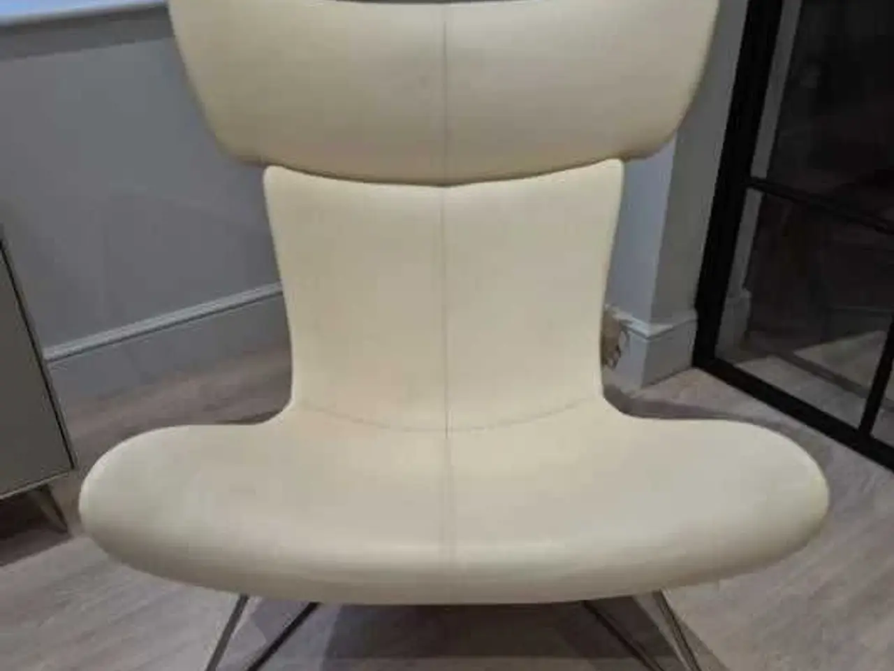 Billede 4 - Eksklusive Imola stole fra BoConcept hvid læder