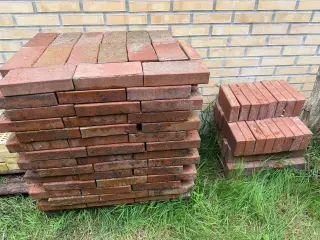 Mørkerøde mursten