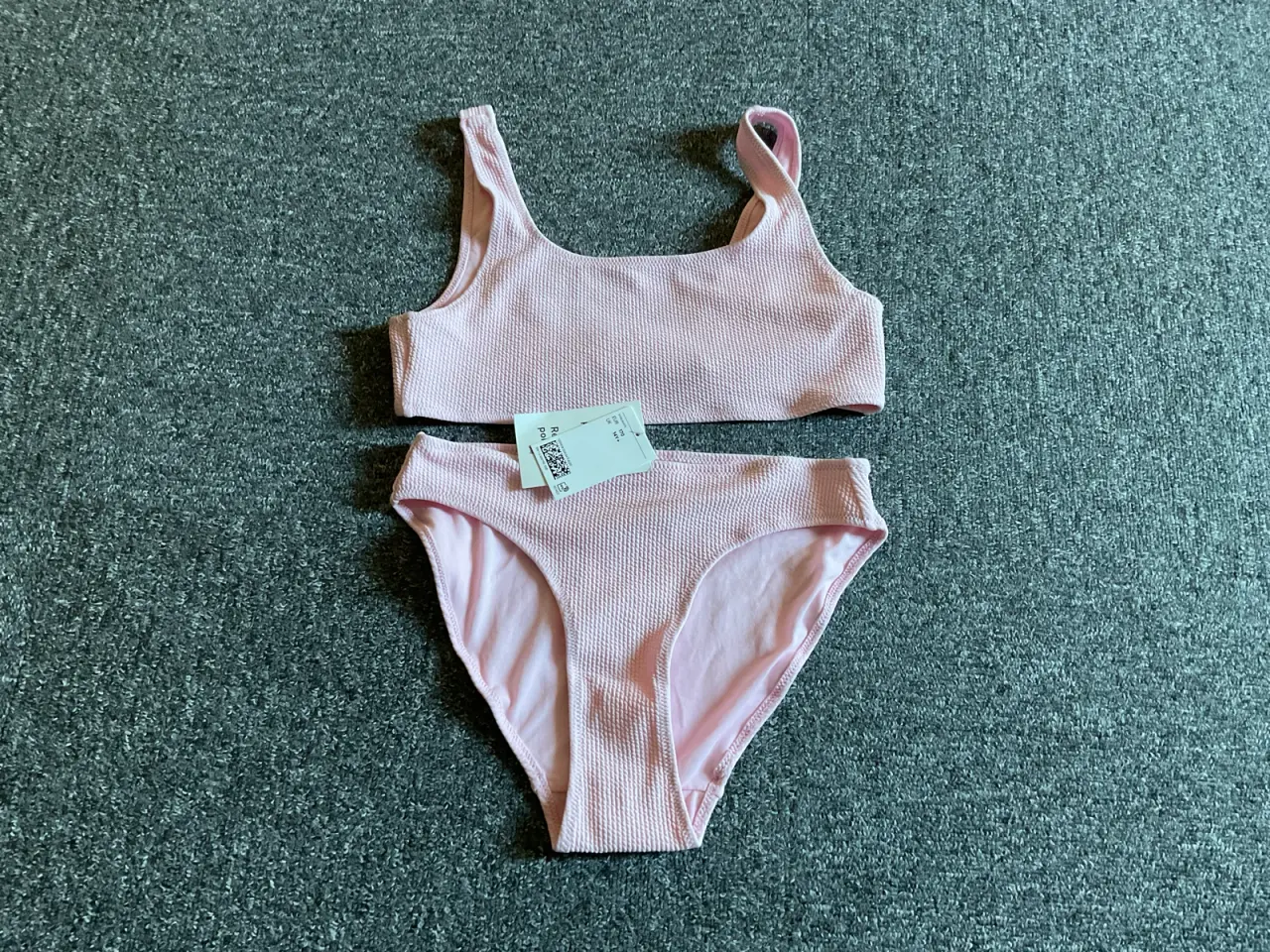 Billede 2 - Pigekjoler str 152 og bikini str 170 er helt ny.