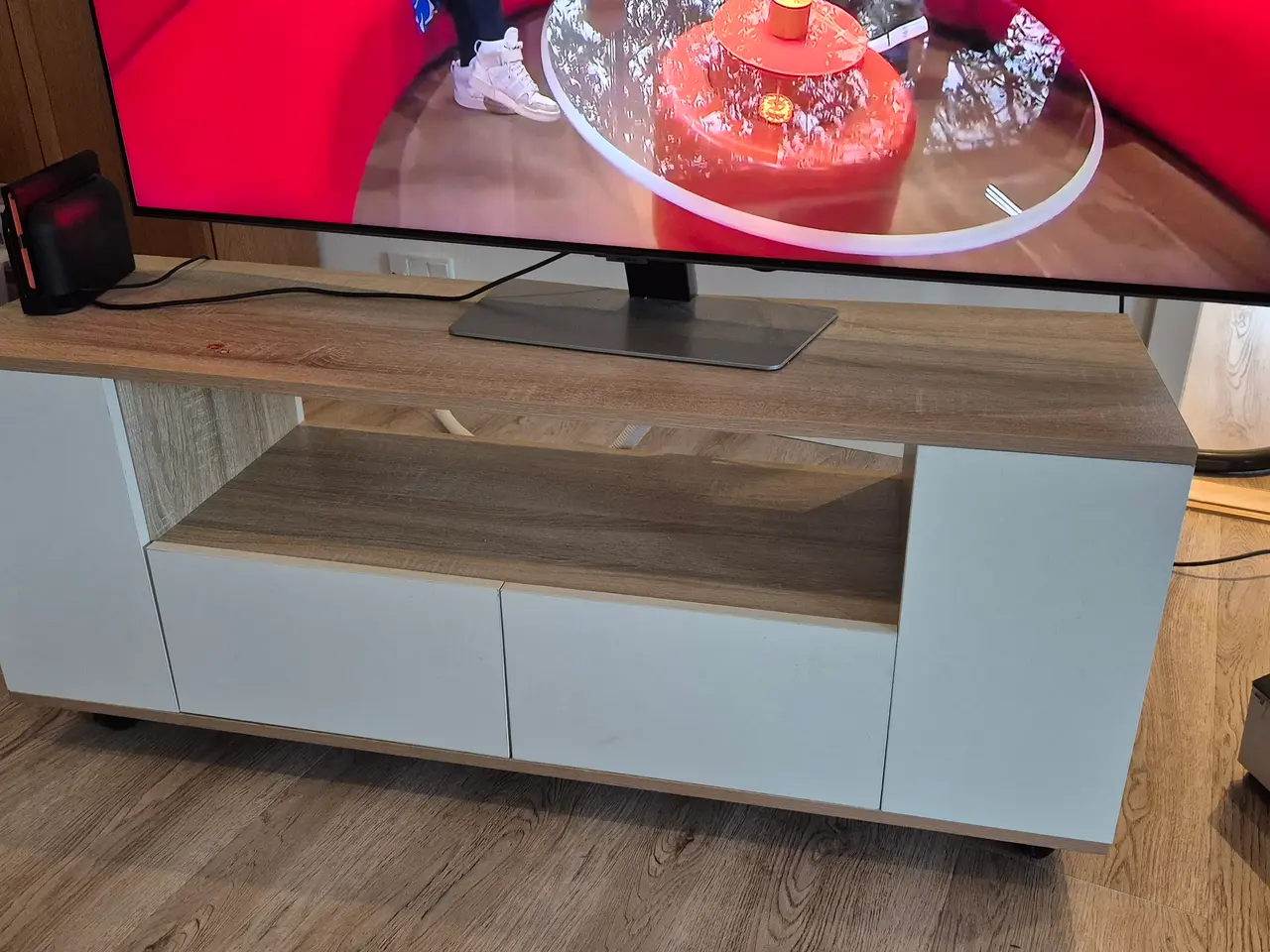 Billede 1 - Tv møbel på hjul.