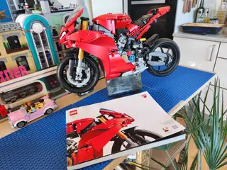 Lego Technic Ducati Panigale V4 S 