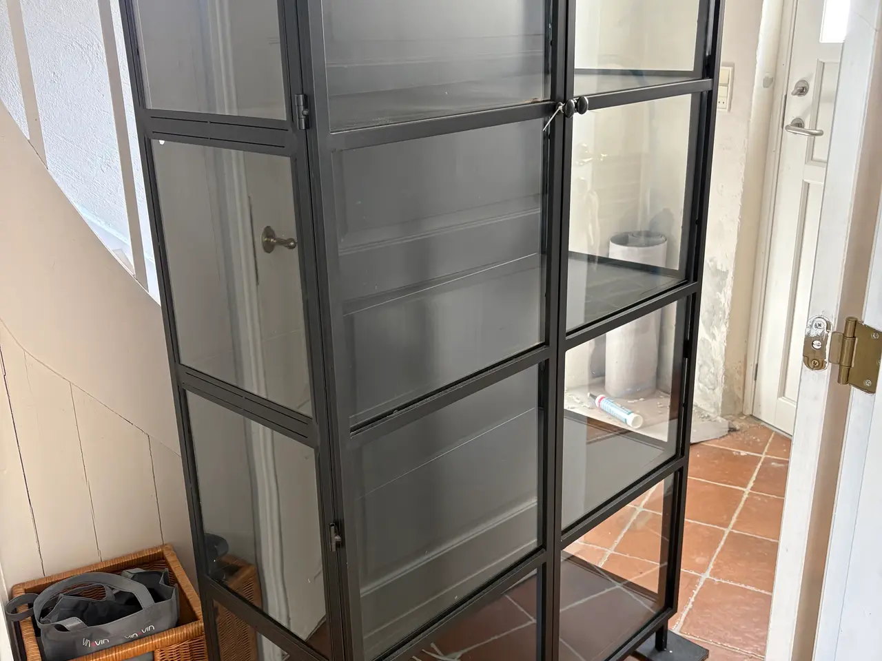 Billede 4 - Sortlakeret stål vitrine.