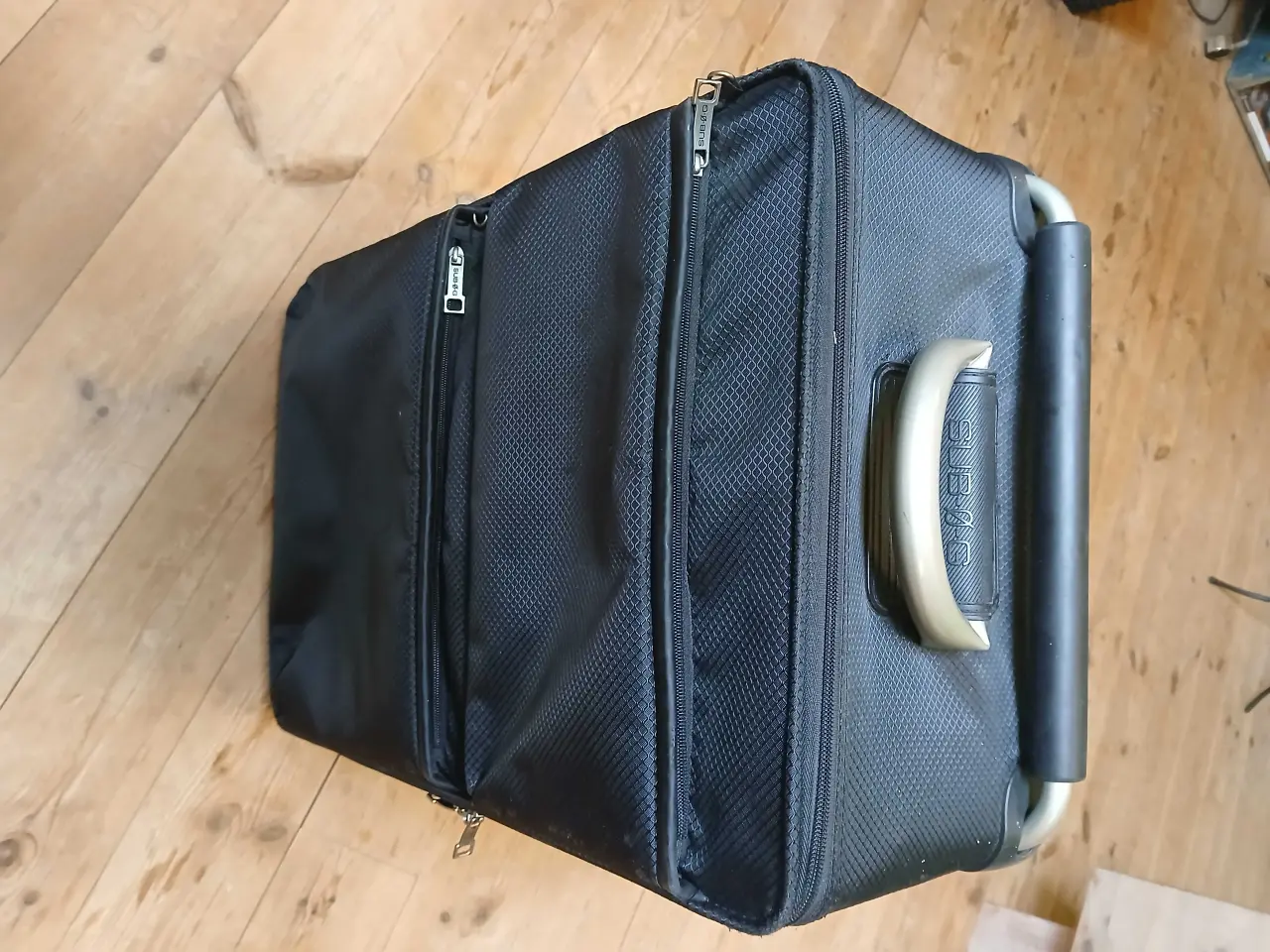 Billede 1 - Sort kuffert ca. 40 liter