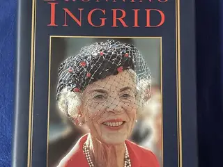 Dronning Ingrid - Aschehoug 1980 - Bog - Ny