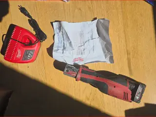 Milwaukee M12 HPT pressmaskine