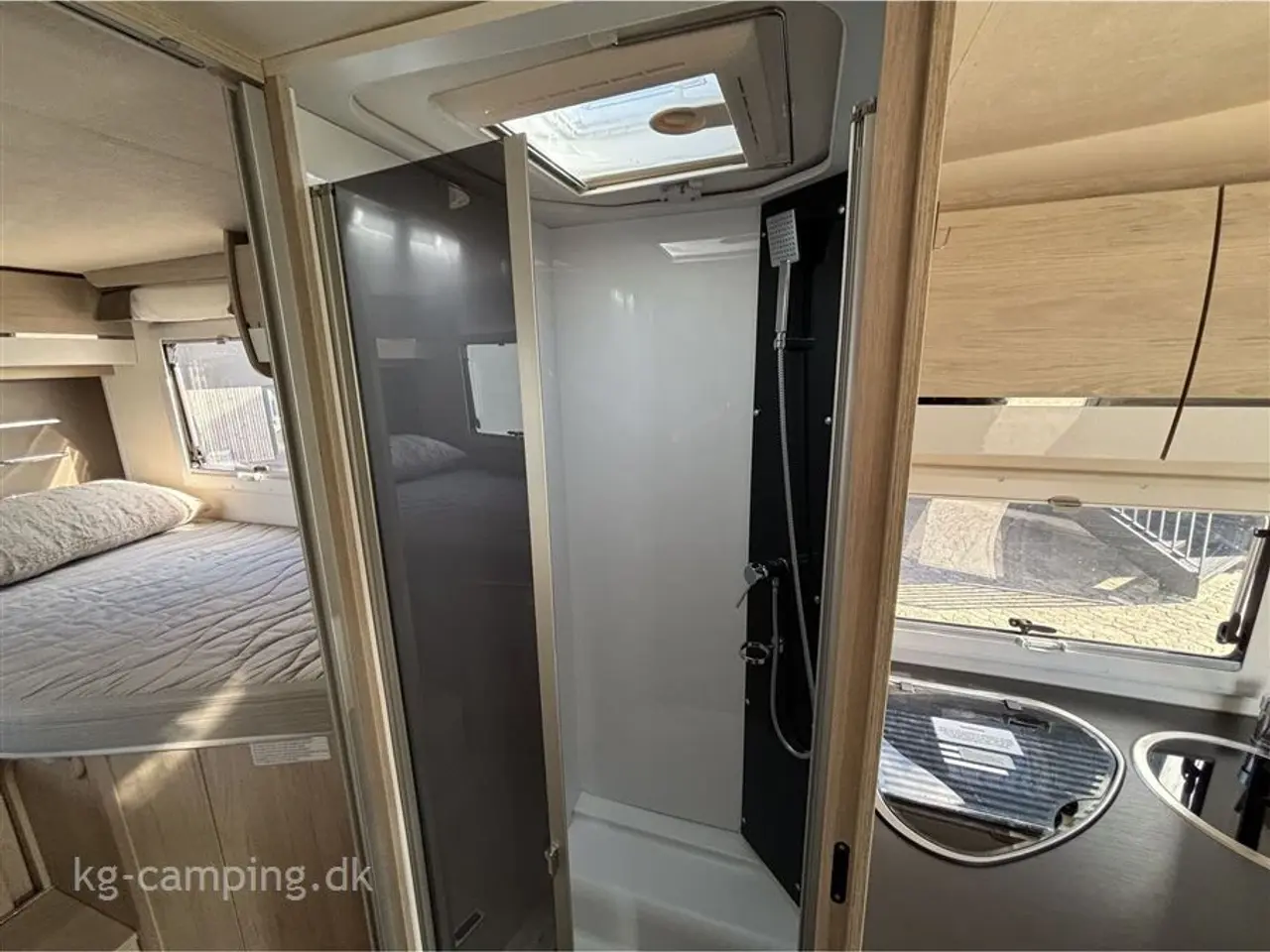 Billede 9 - 2021 - Chausson First Line C717   Rummelig familiecamper med masser af komfort!  Vejet til 3032kg inkl 1/2 Tank.