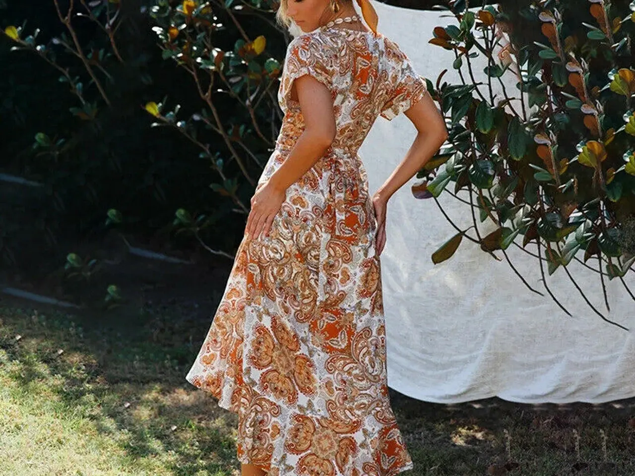 Billede 4 - Kjole BOHO/Wrap i toppen+ splitskørt/. Str: Medium