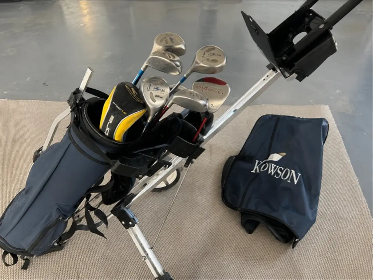 Billede 1 - Komplet golfsæt med golfvogn og bag – Wilson & Cal