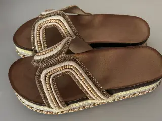 Sandaler med perler 