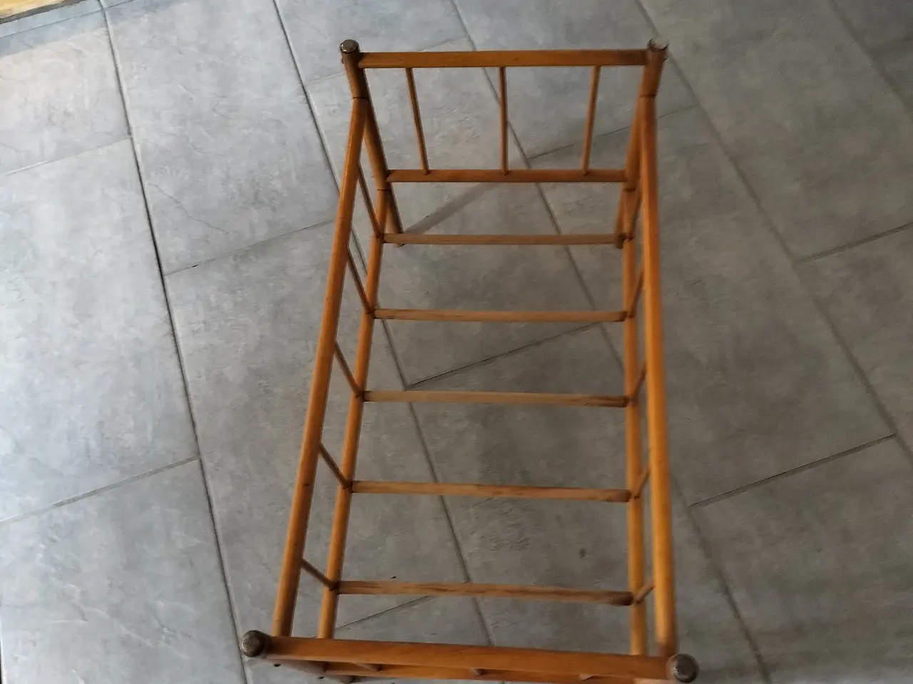 Billede 3 - Dukkeseng Gammel uden madras og med patina.