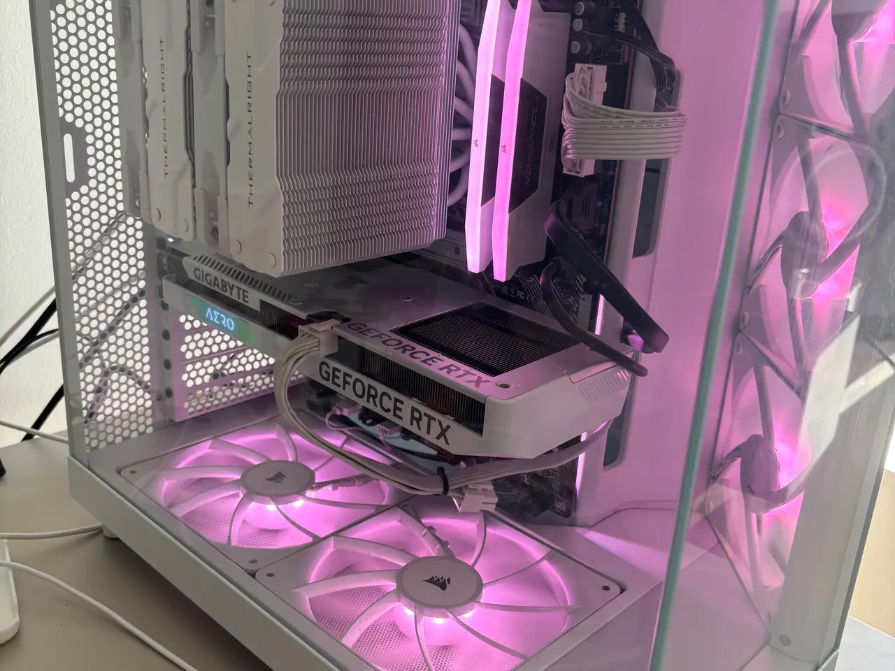 Billede 2 -  Hvid custom-build gaming PC 32gb ddr5 RAM RTX4060
