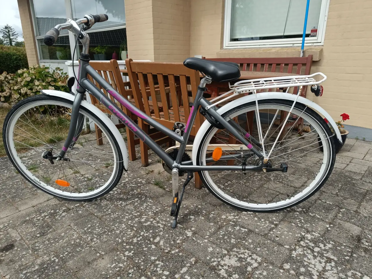 Billede 1 - Ung pige cykel