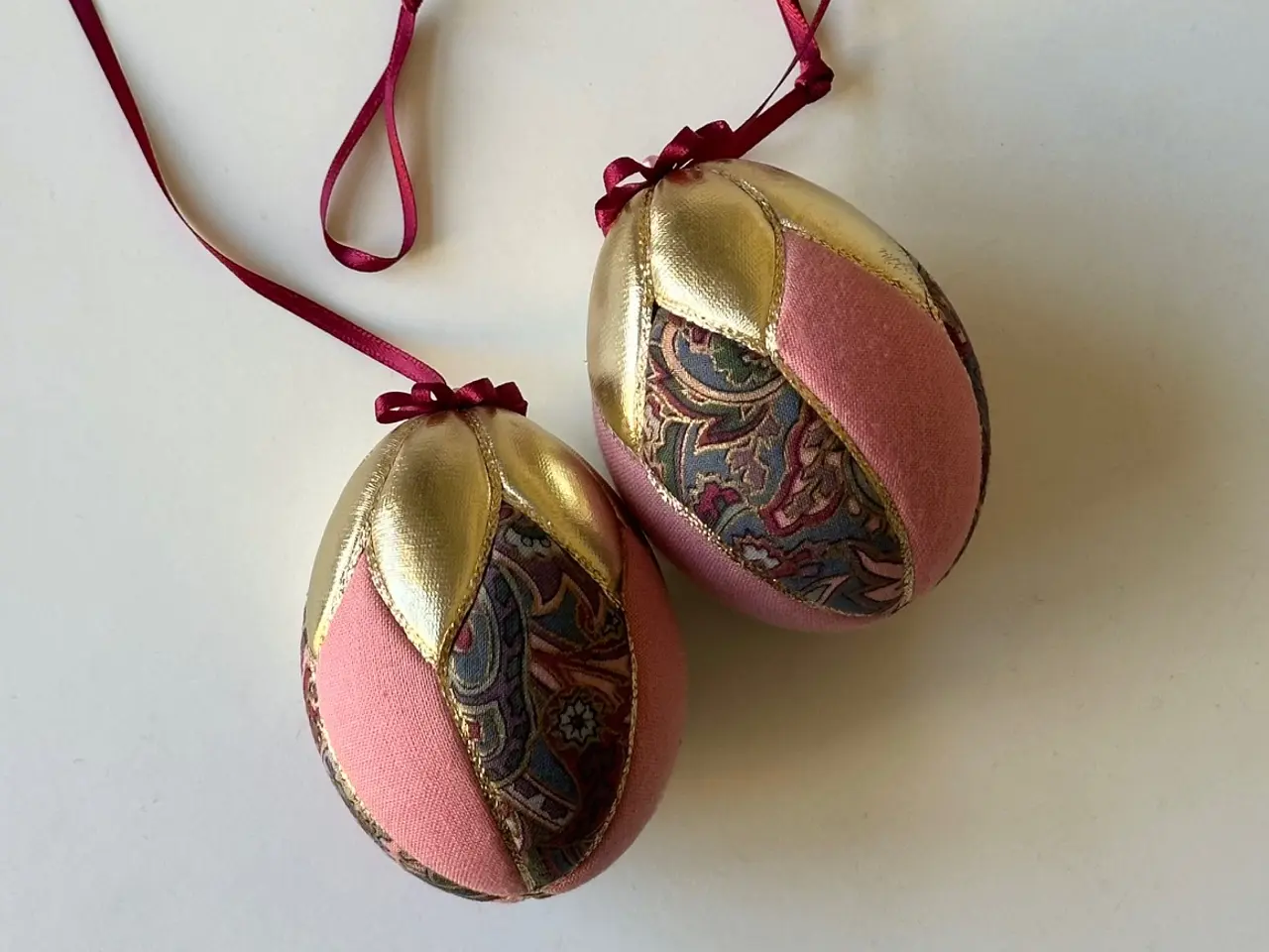 Billede 1 - Mellem påskeæg, rosa m mørkerød, 2 stk samlet