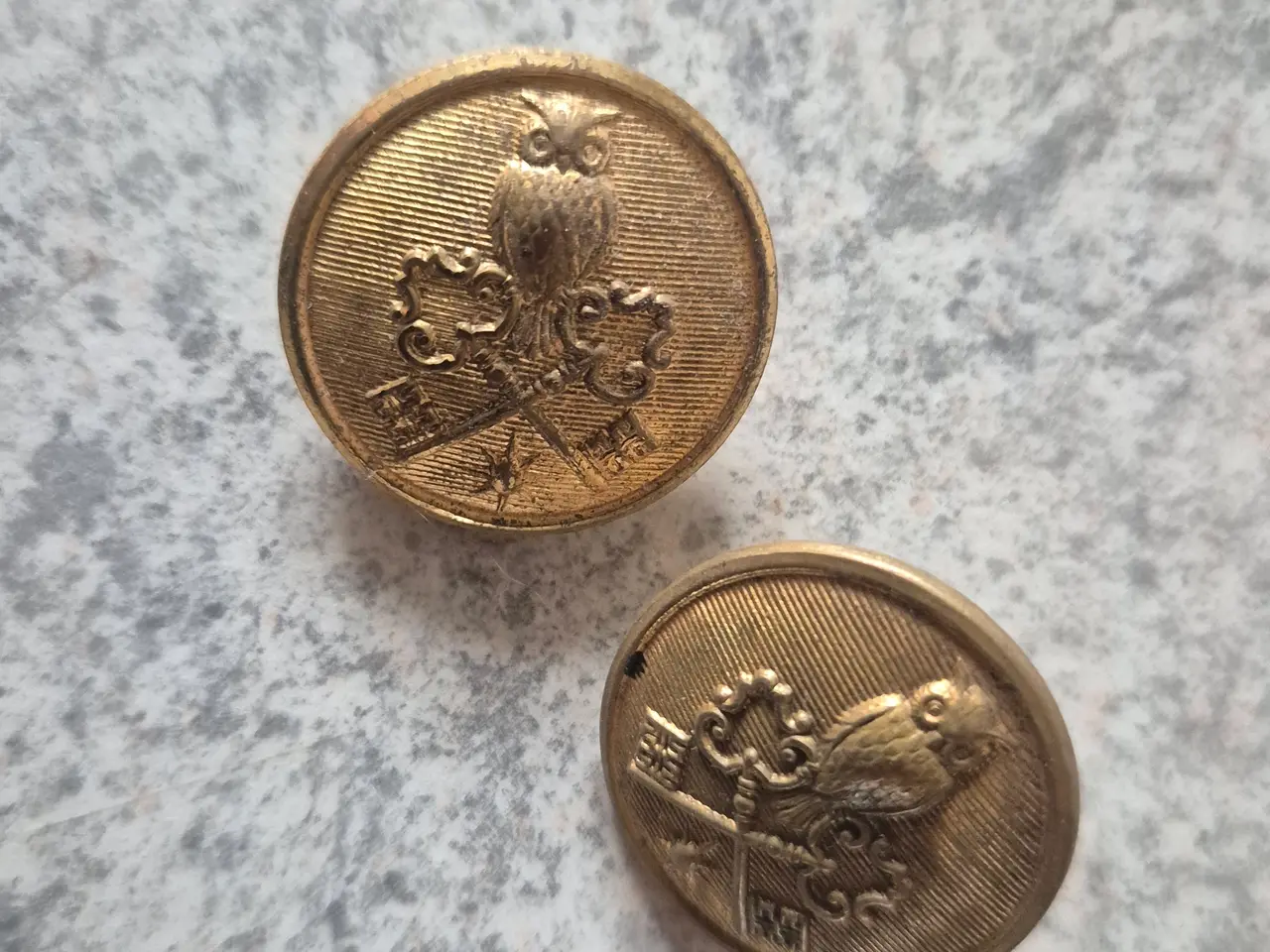 Billede 2 - Stort parti vintage messingknapper – Unikt motiv m