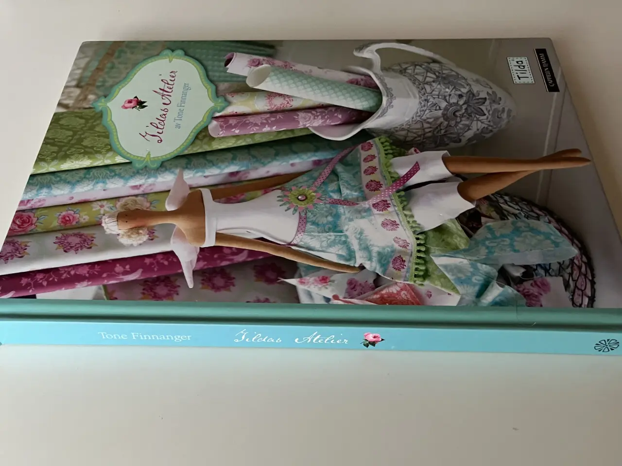 Billede 5 - Tildas atelier. Av Tone Finnanger (Norsk)