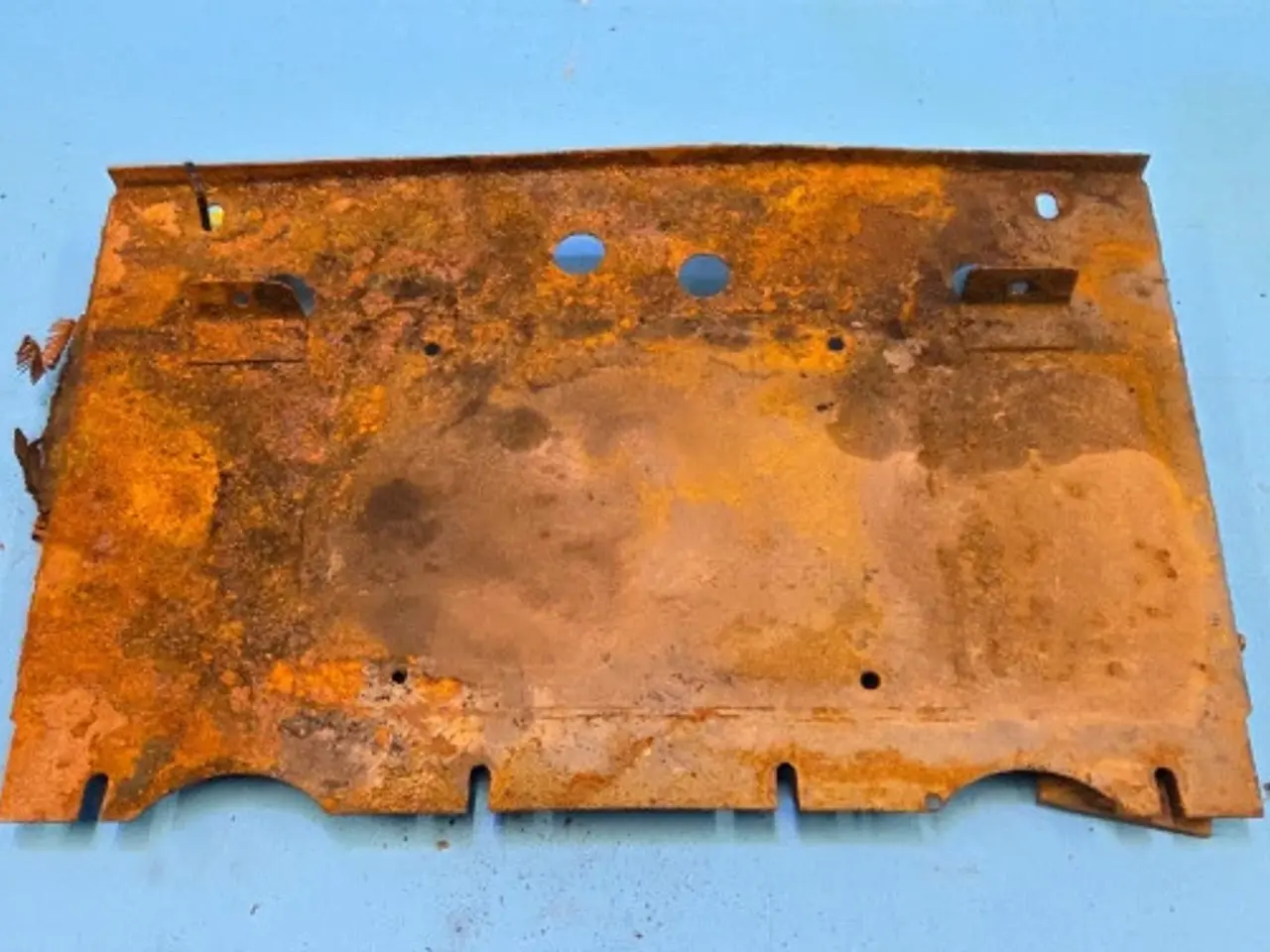 Billede 6 - Massey Ferguson 3085 Batteriholder 3387030M95