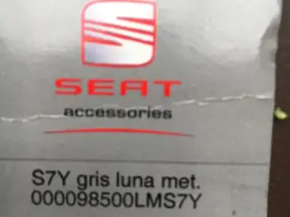 Lak-reparationssæt til grå Seat. Giv bud.