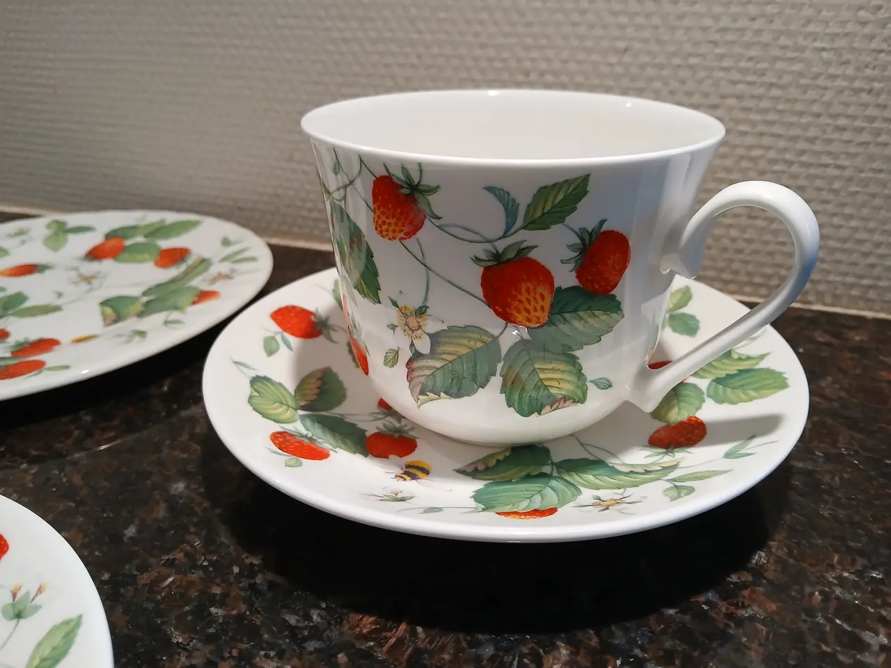 Billede 2 - Alpine Strawberry by Roy Kirkham - Stor Tekop