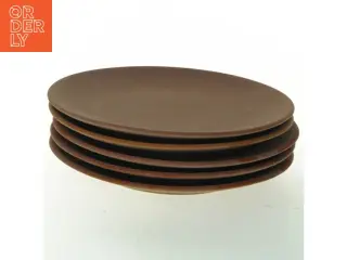 Brune keramiktallerkener fra Hganäs (str. Ø 20 cm)