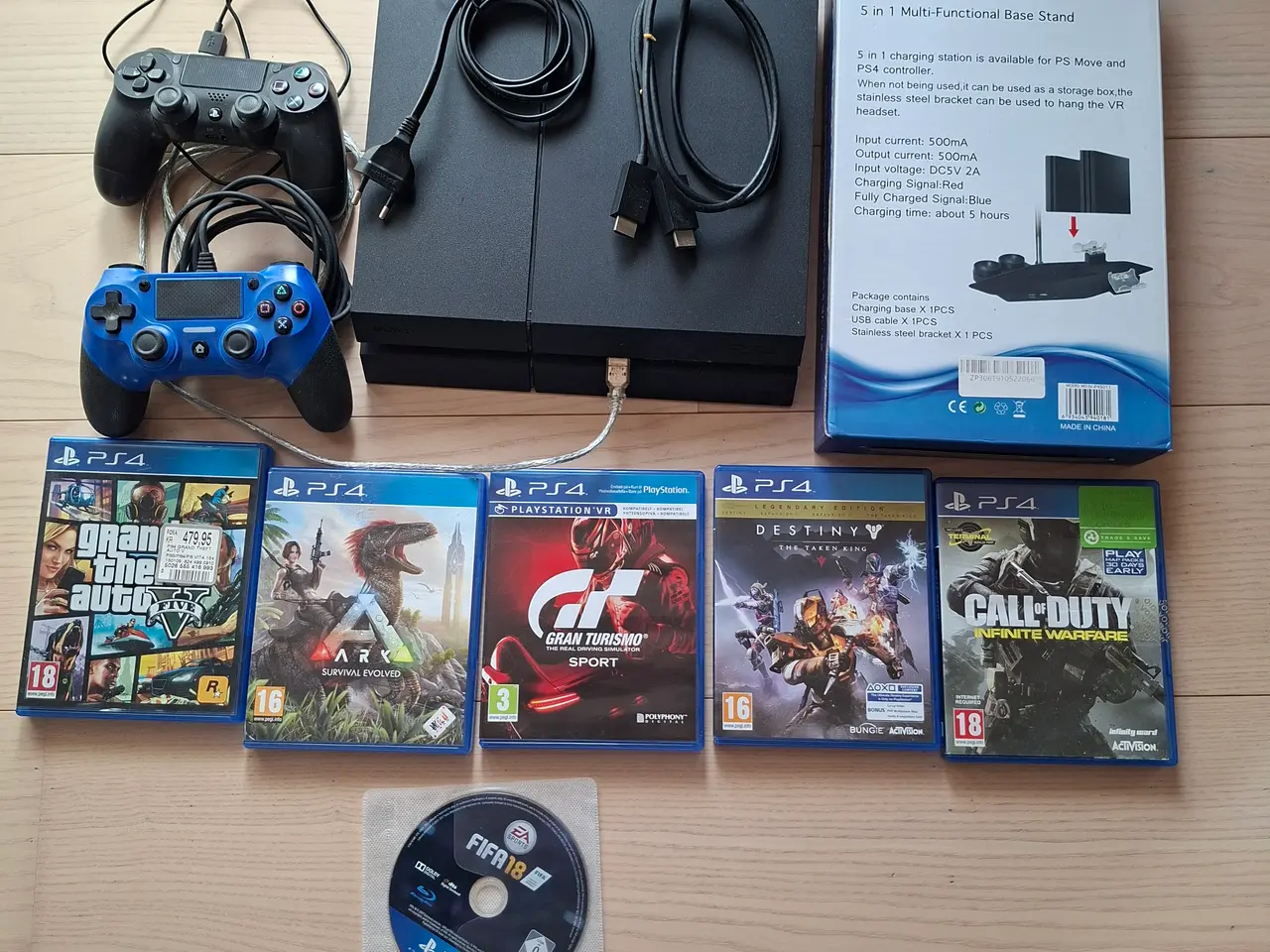 Billede 4 - PS4 med controllerer og spil